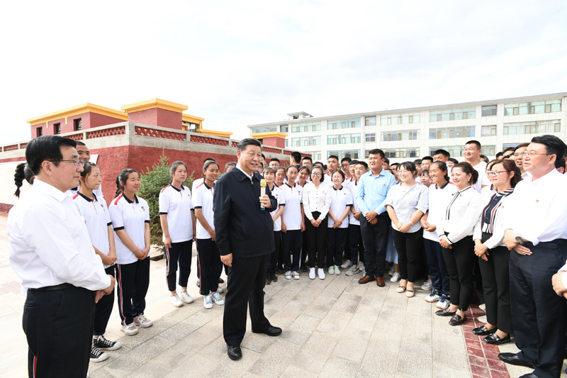 8月19日至22日，中共中央總書記、國家主席、中央軍委主席習近平在甘肅考察。這是20日下午，習近平在張掖市山丹培黎學校同師生親切交流。