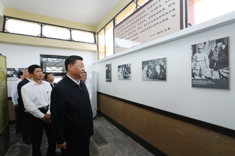 8月19日至22日，中共中央總書記、國家主席、中央軍委主席習近平在甘肅考察。這是20日下午，習近平在張掖市山丹培黎學校參觀學校創(chuàng)辦人路易·艾黎故居。